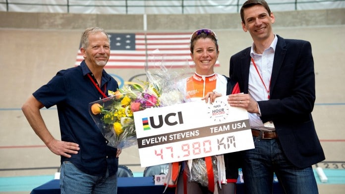 Evelyn Stevens établit un nouveau Record de L'heure. Photo : Casey B. Gibson/UCI