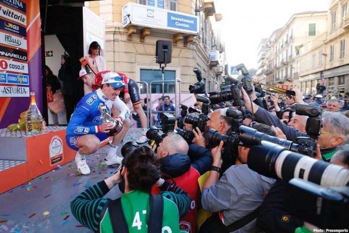Arnaud Demare savoure sa victoire sur Milan Sanremo 2016. Photo : Yuzuru SUNADA/Pressesports/FDJ