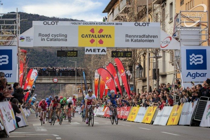 Nacer Bouhanni encore vainqueur sur le Tour de Catalogne 2016. Photo : Jon Herranz/Tour de Catalogne