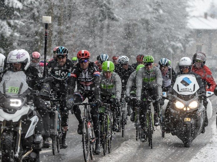 En raison de conditions climatiques difficiles, la troisième étape de Paris-Nice 2016 a été annulée. Photo : Paris-Nice