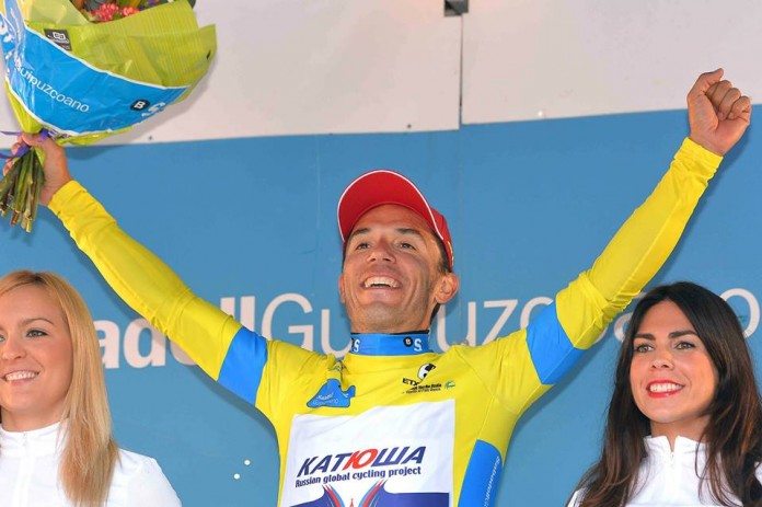 Joaquim Rodriguez savoure sa victoire sur le podium du Tour du Pays-basque 2016. Photo : Katusha