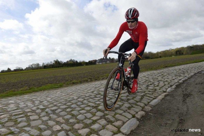 Jurgen Roelandts en reconnaisse sur les pavés de Paris-Roubaix. Photo : PhotoNews/Lotto Soudal