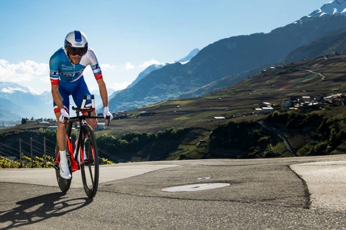Thibaut Pinot en plein effort sur le contre-la-montre du Tour de Romandie 2016. Photo : Keystone/Jean-Christophe Bott/Tour de Romandie