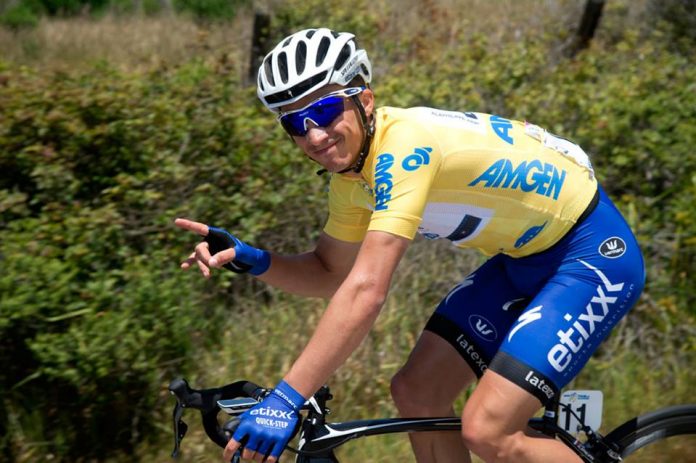 Julian Alaphilippe décontracté avec le maillot de leader du Tour de Californie 2016. Photo : TDWSport/Etixx-Quick Step