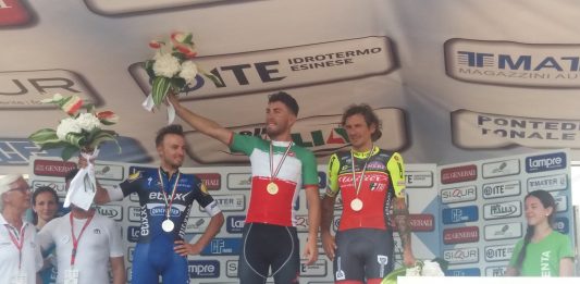 TODAYCYCLING - Giacomo Nizzolo s'impose devant Brambilla et Pozzato. Photo : Wilier-Southeast/Twitter.