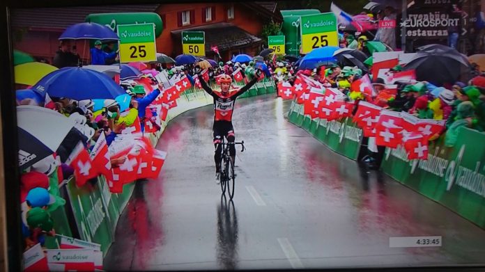 TODAYCYLING - Pieter Weening remporte la 6e étape du Tour de Suisse. Photo : Roompot-Oranje Peloton.