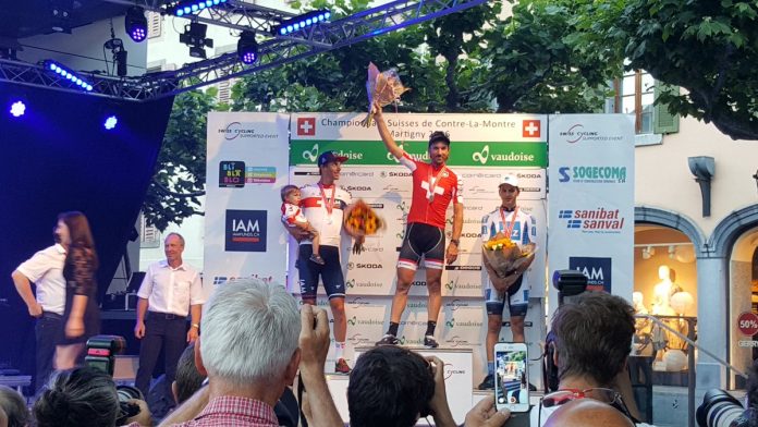 TODAYCYCLING - Fabian Cancellara, une dernière fois sur la plus haute marche du podium des championnats de Suisse du contre-la-montre. Photo : Luca Guercilena