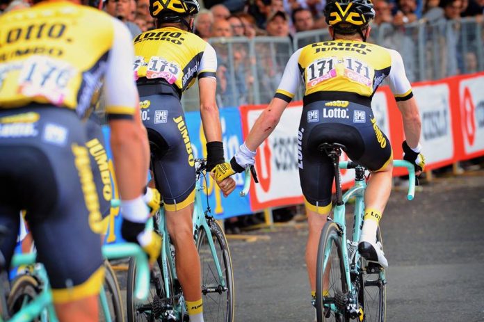 L'équipe LottoNL Jumbo sur le Tour d'Italie 2016. Photo : LottoNL Jumbo.