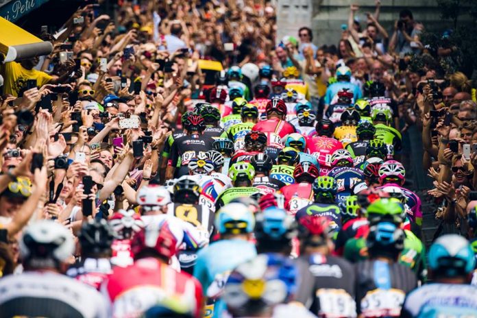 TODAYCYCLING - Le peloton du Tour de France. Photo : ASO/TDF