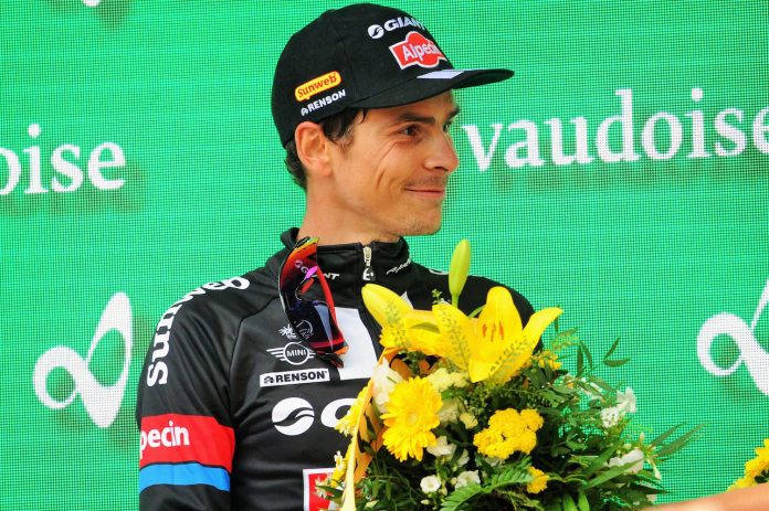 TODAYCYCLING - Warren Barguil sur le podium du Tour de Suisse 2016 après sa troisième place au classement général final. Photo : CorVos/Giant-Alpecin