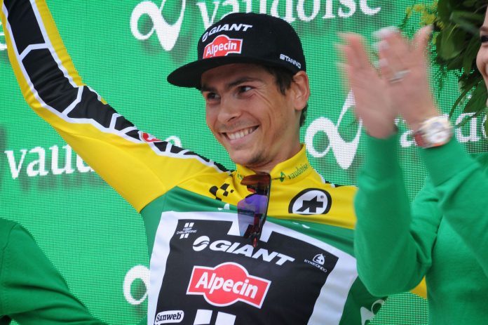 TODAYCYCLING - Warren Barguil en jaune sur le podium à Sölden terme de la 7e étape du Tour de Suisse 2016. Photo : Giant-Alpecin.