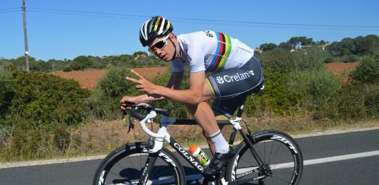TODAYCYCLING - Wout Van Aert avec son maillot de champion du monde de cyclo-cross. Photo : Crelan-Vastgoedservice