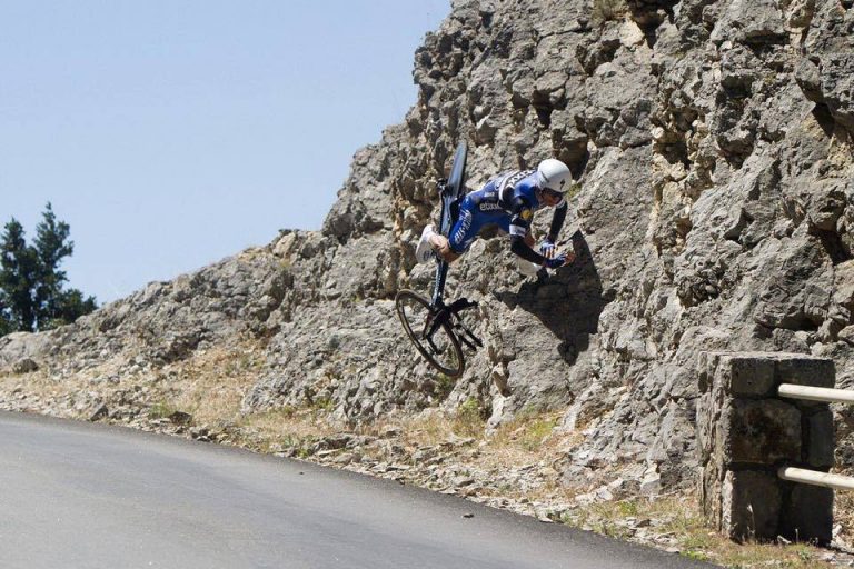 La chute impressionnante de Julian Alaphilippe