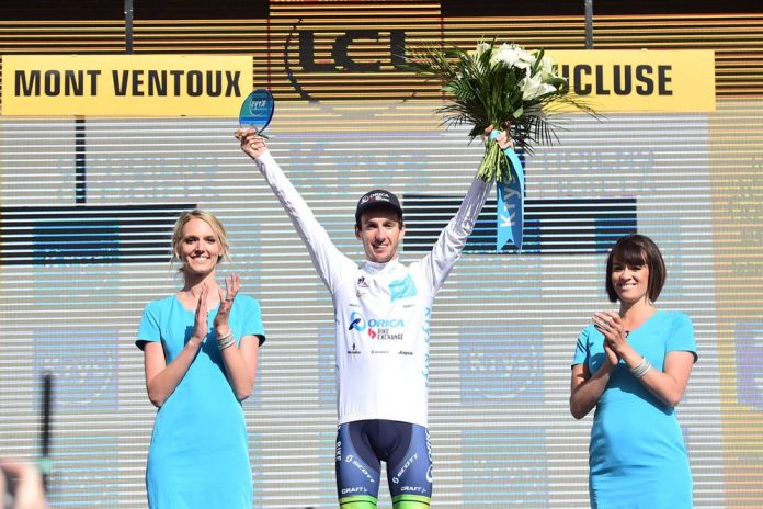 TODAYCYCLING - Adam Yates poursuit son chemin sur le Tour de France avec le maillot blanc. Photo : ASO/A.Broadway