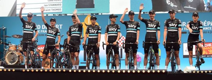 TODAYCYCLING - L'équipe Sky à la présentation des équipes pour le Tour de France 2016. Photo : Sky.