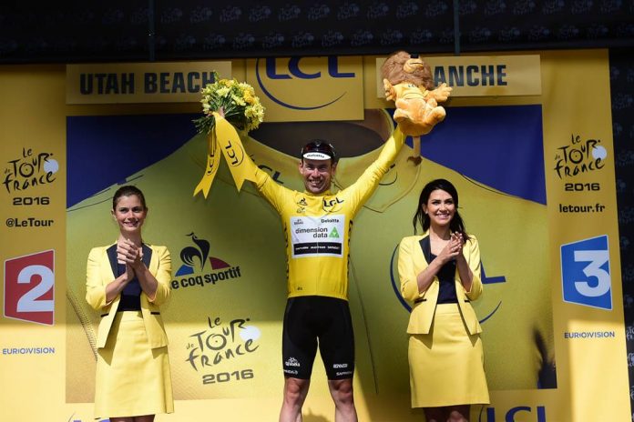 TODAYCYCLING - Mark Cavendish avec son premier maillot jaune. Photo : ASO/Tour de France