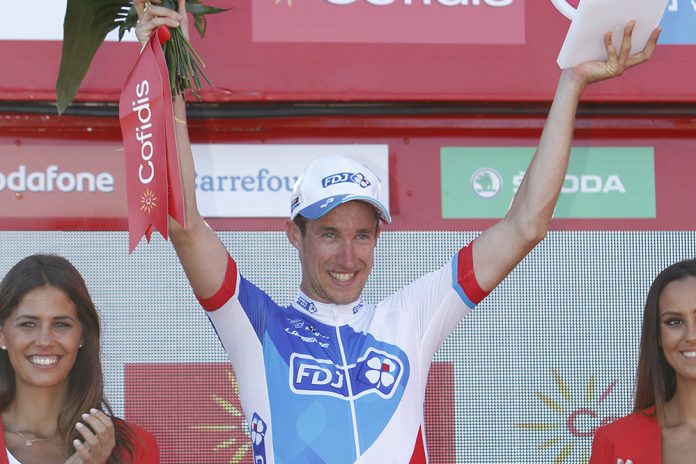 TODAYCYCLING - Alexandre Geniez tout sourire sur le podium de la Vuelta 2016 après sa victoire sur la 3e étape. Photo : Javier Belver/Tour d'Espagne