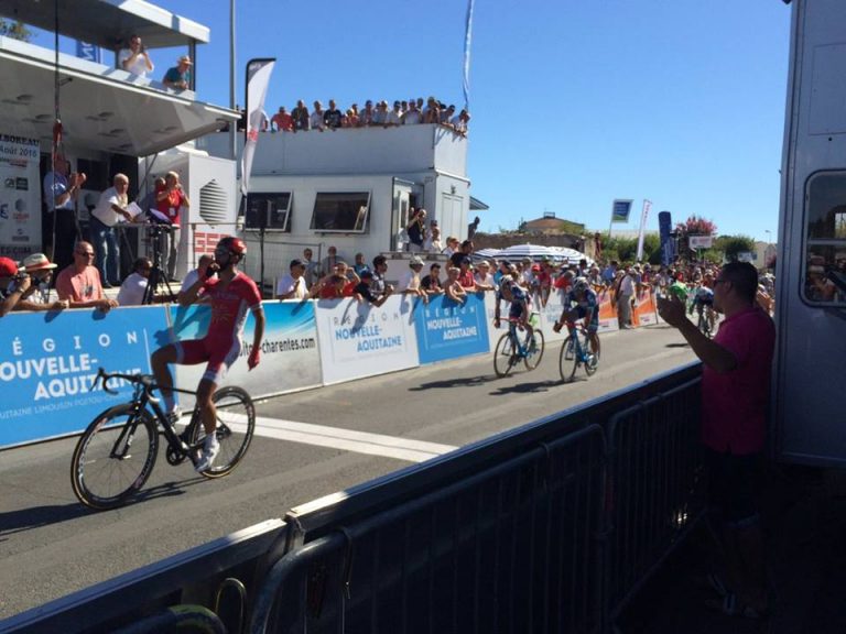Bouhanni l’emporte haut la main