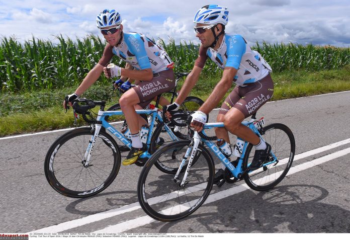 TODAYCYCLING - Pierre Latour et Jean-Christophe Péraud. Photo : Tim De Waele/Ag2r-La Mondiale