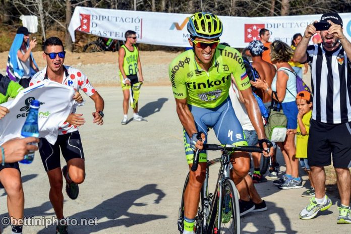 TODAYCYCLING - Alberto Contador à l'attaque dans l'Alto Mas de la Costa, final de la 17e étape. Photo: Tinkoff/BettiniPhoto