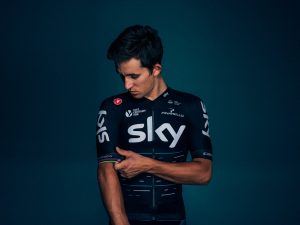 TODAYCYCLING.COM - Le nouveau maillot de la Sky pour la saison 2017. Photo : Sky