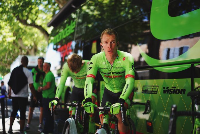 TODAYCYCLING.COM - Tom-Jelte Slagter s'échauffe au départ de l'étape 13 du Tour de France. Photo : Cannondale-Drapac