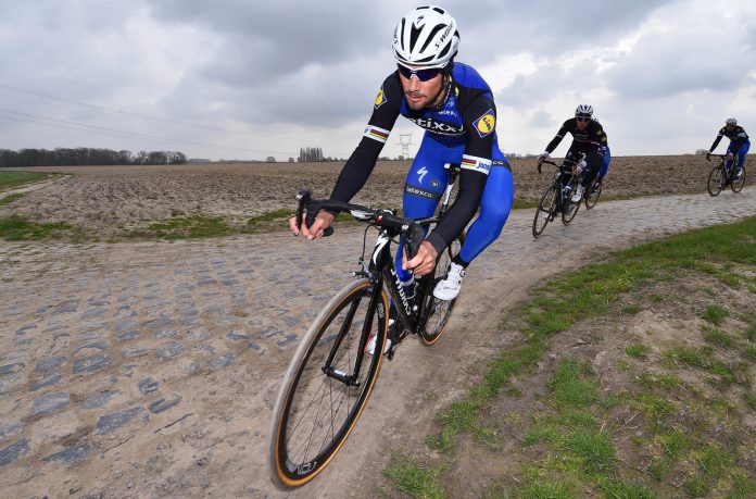 TODAYCYCLING - Tom Boonen à l'entraînement sur les pavés de Paris-Roubaix 2016 - Photo: Etixx-Quick Step/Tim De Waele