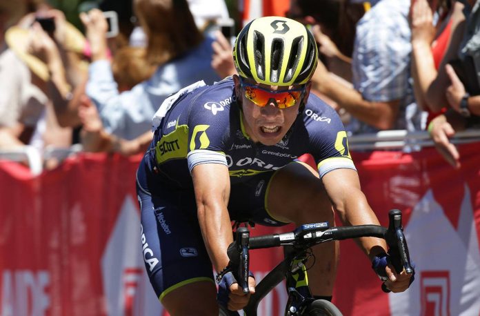 Caleb Ewan remporte la septième étape du Tour d'Italie au terme d'un sprint massif