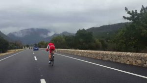 TODAYCYCLING - Présent dans l'échappée, Stéphane Rossetto a chuté, sans gravité. Il est parvenu à recoller rapidement à ses compagnons de route - Photo: Twitter Ciclismo en Mallorca