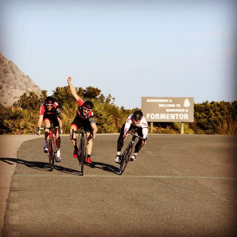 André Greipel battu au sprint par un animateur de la chaîne YouTube Global Cycling Network !