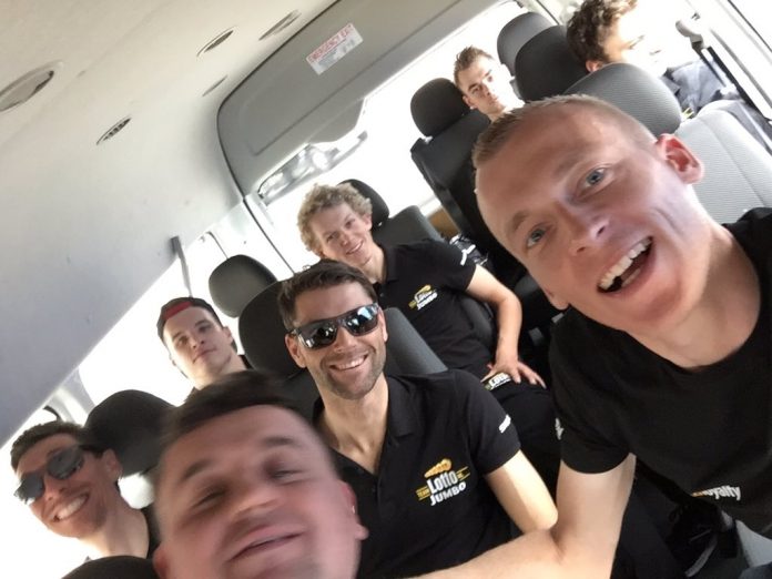 TODAYCYCLING - Lotto NL-Jumbo est arrivée en Australie pour disputer le Tour Down Under - Photo: Twitter Robert Gesink