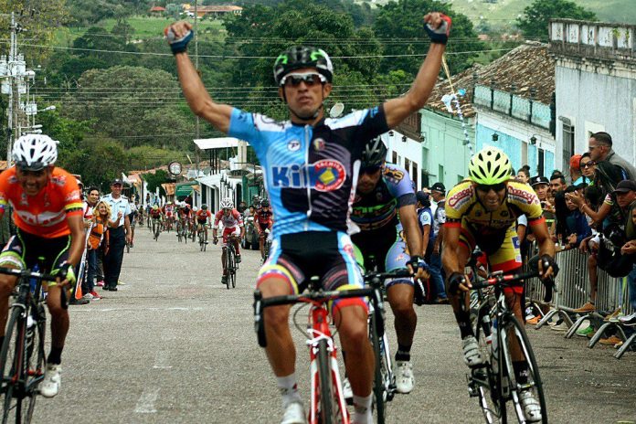 TODAYCYCLING.COM - Jhonathan Salinas remporte l'étape 5. Photo : Vuelta al Tachira