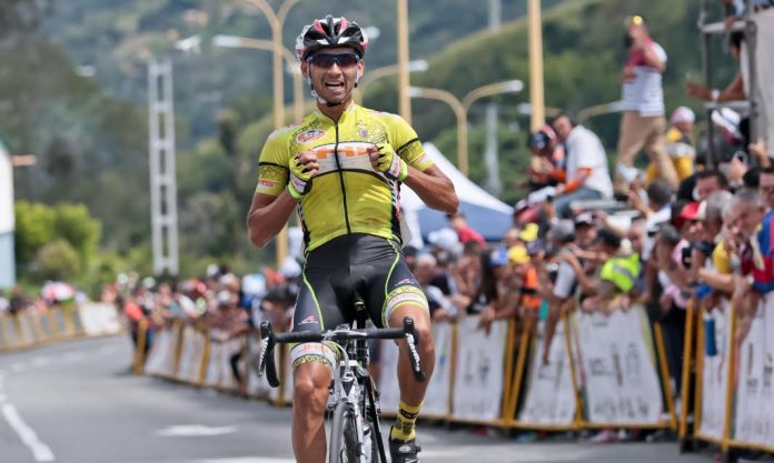 TODAYCYCLING.COM - Carlos Torres remporte l'étape en solitaire. Photo : Vuelta al Tachira