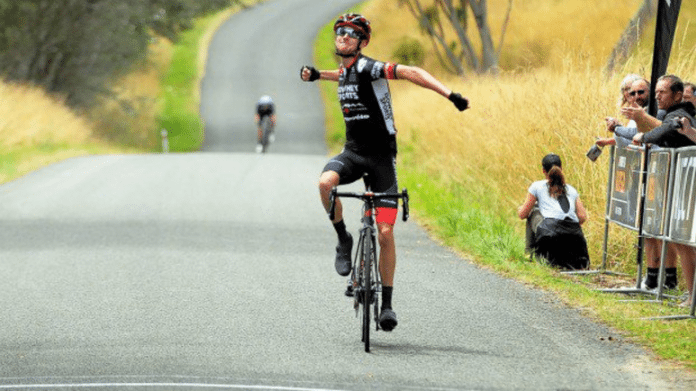 TODAYCYCLING.COM - Sam Crome s'impose sur l'étape 2 de la New Zealand Cycle Classic. Photo : Twitter