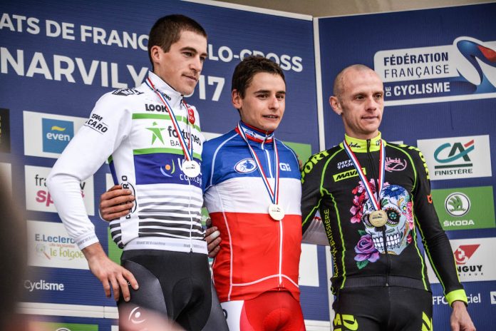 TODAYCYCLING - Le podium des championnats de France de cyclo-cross avec Clément Venturini, Arnold Jeannesson et John Gadret - Photo: Fortuneo-Vital Concept