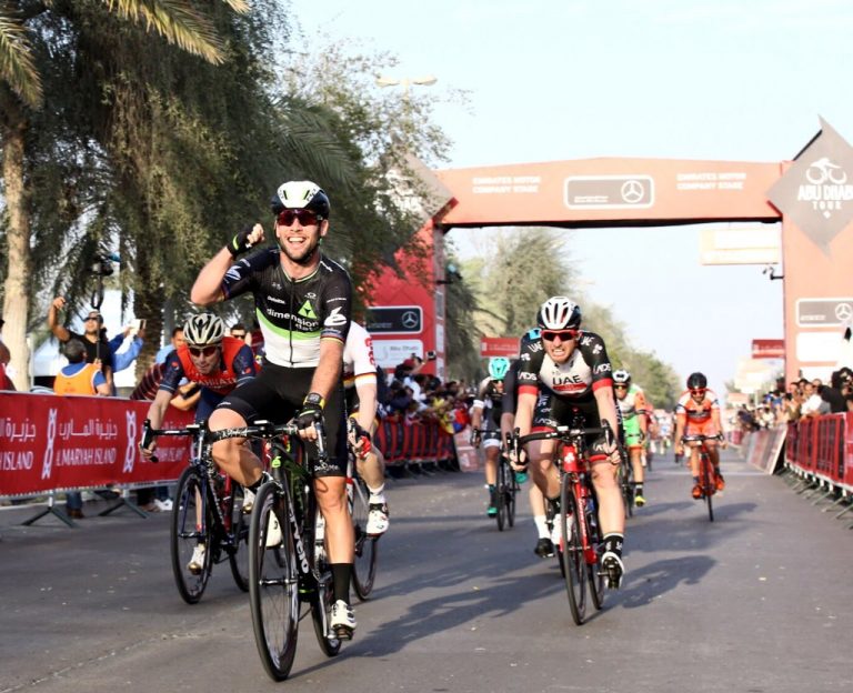 Mark Cavendish, vainqueur, évite les chutes au Tour d’Abu Dhabi