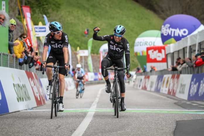 Mikel Landa lève le poing après la belle performance de son coéquipier Geraint Thomas lors de la 3e étape du Tour des Alpes. Photo : Tour des Alpes, giro, 2017
