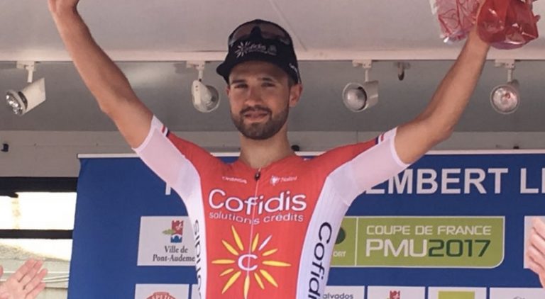 Nacer Bouhanni (Cofidis) remporte au sprint Paris-Camembert devant Dumoulin