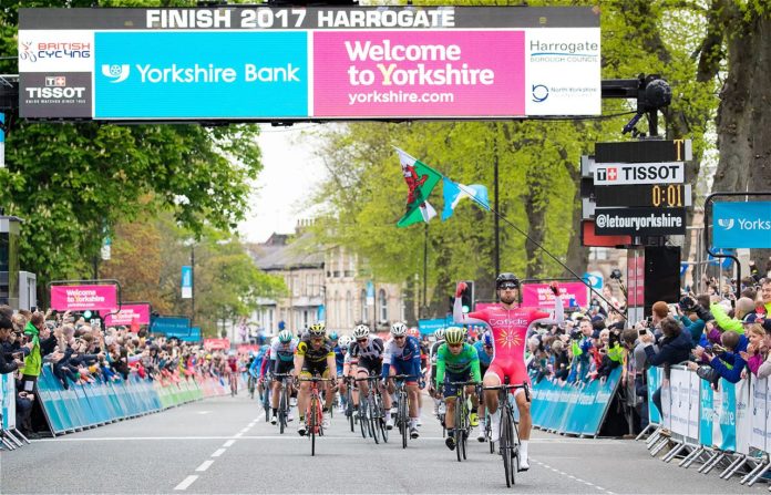 Nacer Bouhanni (Cofidis) remporte la deuxième étape du Tour du Yorkshire devant Caleb Ewan (Orica-Scott) et Jonathan Hivert (Direct Energie).