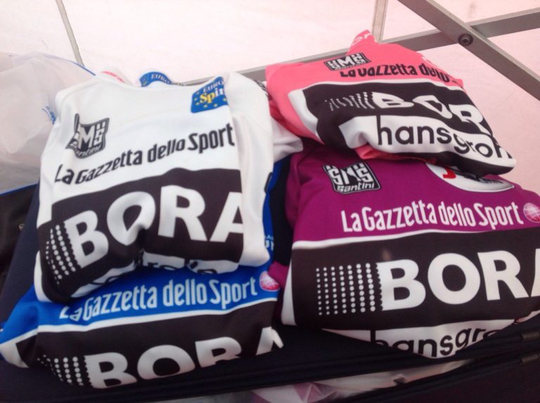 Bora-Hansgrohe rafle tout sur la première étape du Giro 2017