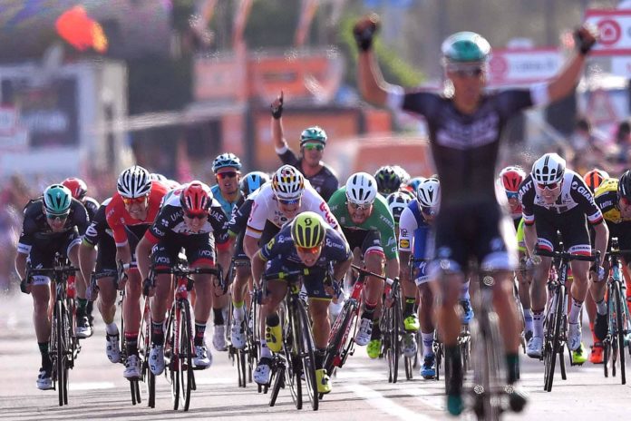 Caleb Ewan, une deuxième place au goût amer sur la première étape du Giro 2017