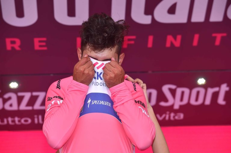 Deux maillots distinctifs du Tour d’Italie changent d’épaules