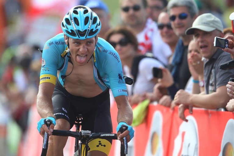 Giro 2017 : La lourde chute de Tanel Kangert (Astana)