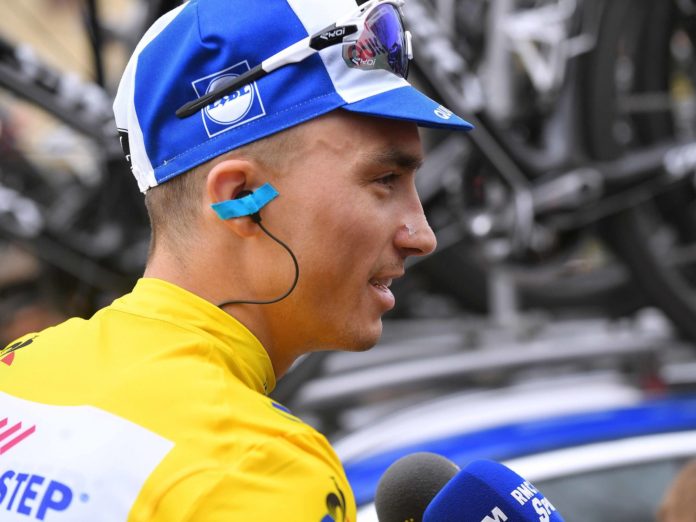 Julian Alaphilippe porte le maillot jaune de Paris-Nice 2017