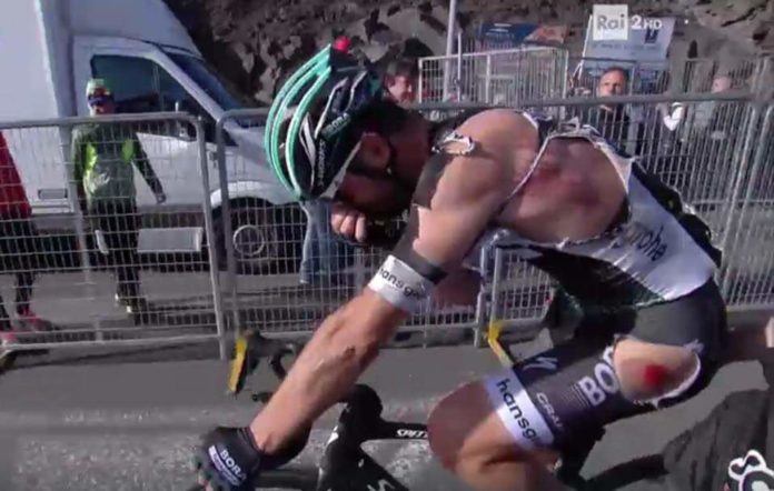 Tour d'Italie : Matteo Pelucchi (Bora-Hansgrohe) en lambeaux