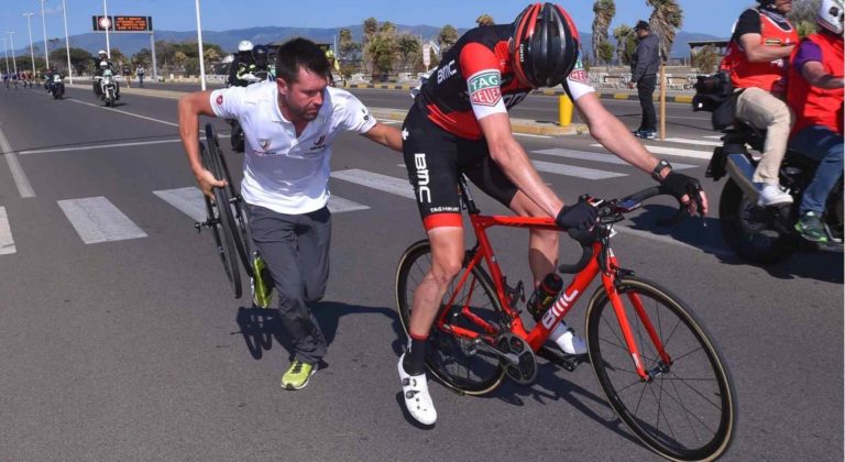 Le classement général du Tour d’Italie s’éloigne pour Rohan Dennis