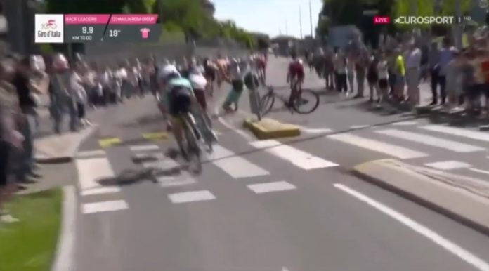 Grosse chute de Tanel Kangert (Astana) sur la 15e étape du Giro 2017