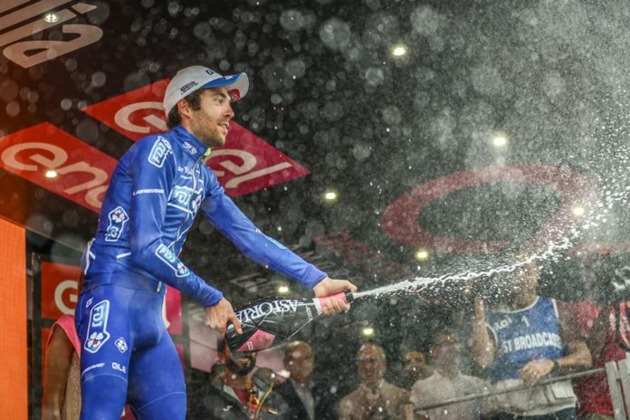 Thibaut Pinot savoure sur le podium de la 20e étape du Tour d'Italie 2017