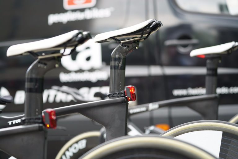 Tour d’Italie. Au feu ! Trek-Segafredo s’éclaire pour la sécurité