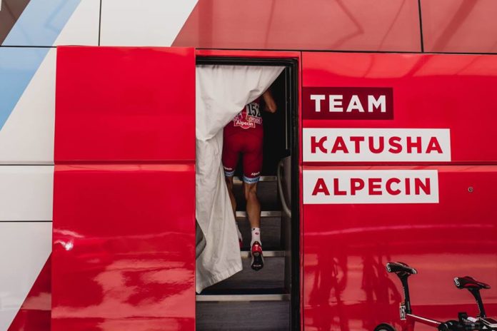 Le bus Katusha-Alpecin pendant le Giro 2017